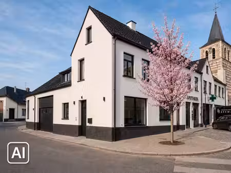karaktervolle dorpswoning met ruime bijgebouwen in hartje...