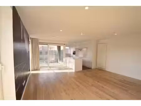 bel appartement 2 ch. avec grande terrasse et garage