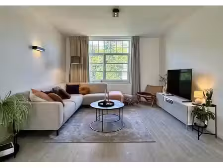 lichtrijk en volledig instapklaar 2-slaapkamerappartement...