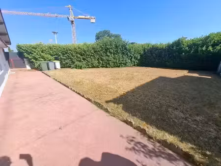 location appartement 5 pièces 142 m² à saint-pierre-du-mont (40280)  999 €