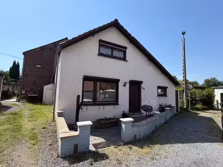 jolie maison avec garage et jardin