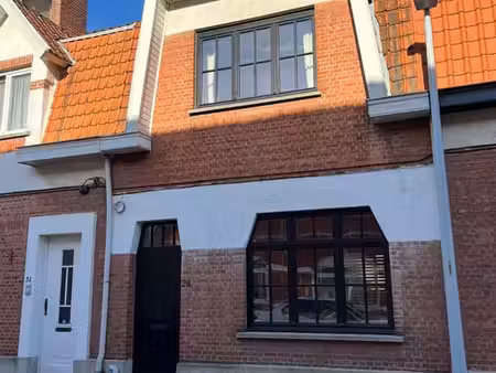 charmante maison de rangée dans une rue calme et sans issue