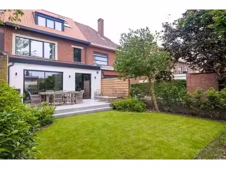 maison entièrement rénovée avec jardin et 3 chambres à couch