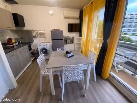 studio équipé avec parking  wifi  clim réversible