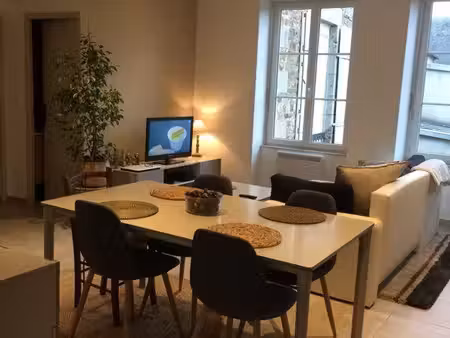 t3 meublé – 50 m² – centre-ville de villedieu-les-poêles