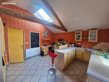 havre de paix de 205 m2 à la campagne avec jardin  5 chambres. idéale pour une grande fami