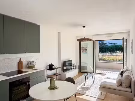 ? à louer – t2 meublé de 40 m² avec balcon – châteauneuf-d’ille-et-vilaine