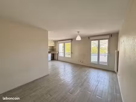 studio 1 pièce 31 m²