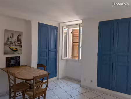 studio lumineux dans centre village