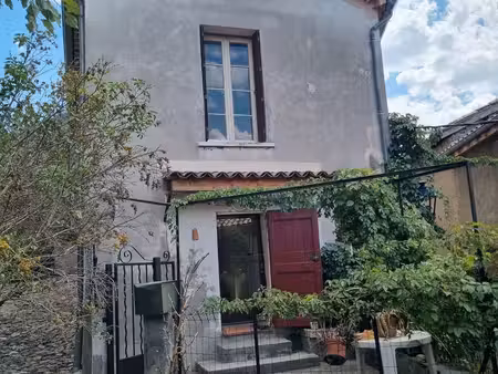 jolie maison t3 de 75 m² avec terrasse et grande cave de 20 m2– centre historique digne (v