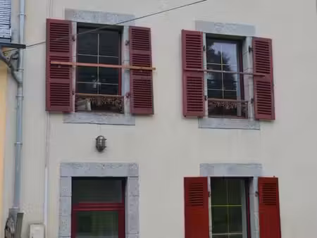 maison le long du canal à spézet