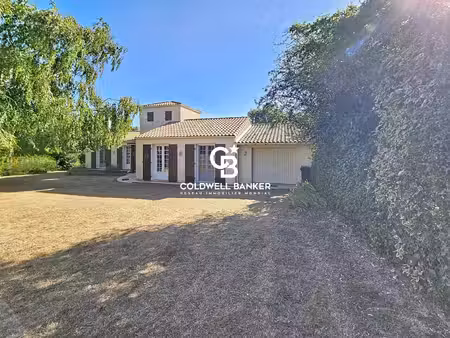 maison familiale de 3 chambres avec jardin et garage — meursac