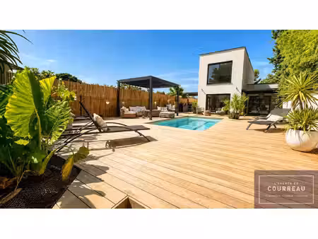 maison contemporaine 120 m2 avec piscine et séjour cathédral