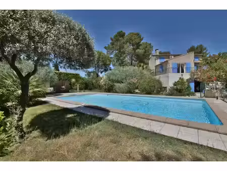 vaste propriété familiale 190 m2 avec piscine sur magnifique