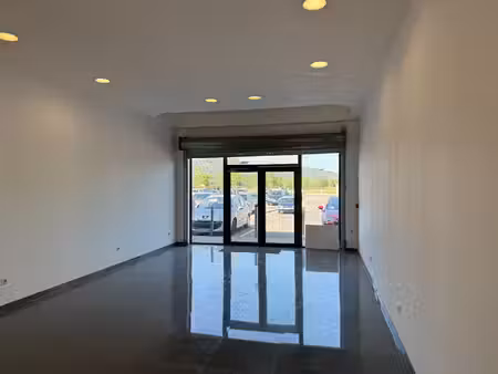 local commercial peyrolles en provence 70 m2