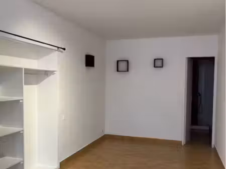 studio à l’année (eau+ edf compris )