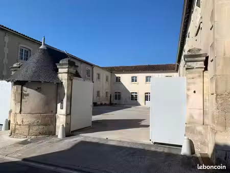 cv cognac studio meublé avec garage couvert
