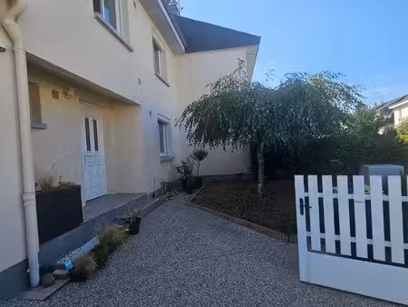 maison jumelée 82 m² – 3 chambres – jardin clos avec terrasse – quartier très calme à vire