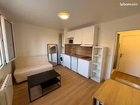 studio meublé et rénové avec place de parking