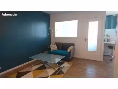 location studio meublé