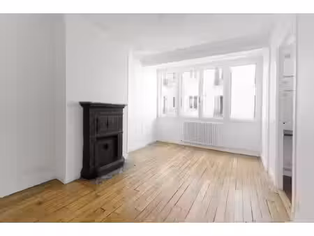 paris xviii - a louer vide - beau 2 pièces de 44 m2 - coeur montmartre