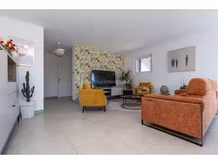 rooftop 103 m² habitables - 5 min morestel