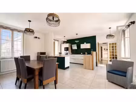 maison 8 pièces 200 m² - 5 chambres  terrain 686 m² - saint-avertin