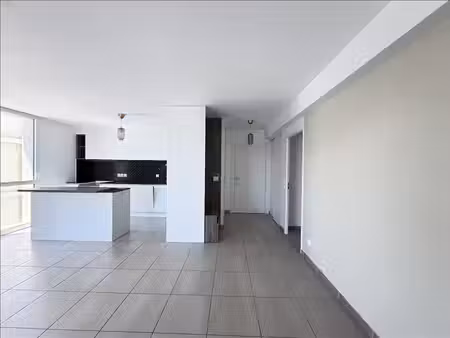 appartement - 4ème étage - 83 m2 - 3 pièces - meublé