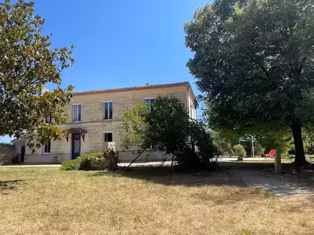 location meublée maison 9 pièces 270 m² à saint-andré-de-cubzac (33240)  2 400 €