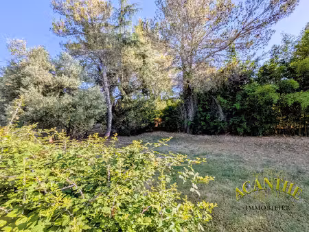 terrain constructible et viabilisé au coeur de la verdure