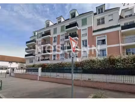 a louer à plaisir gare : appartement 2 pièces de 50 m² avec cave.