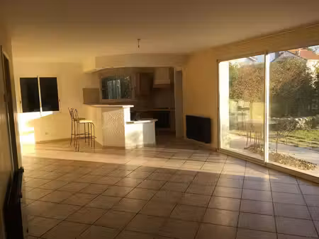 location / la roche de glun  maison 100 m²