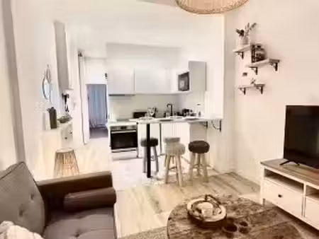 location meublée appartement 2 pièces 32 m² à nice (06000)  1 250 €