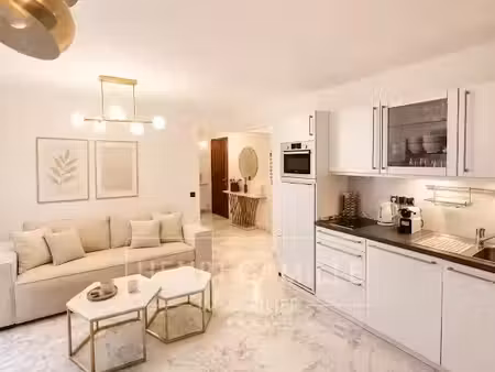location meublée appartement 3 pièces 52 m² à cannes (06400)  1 800 €