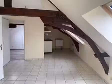 location appartement 2 pièces à saint-laurent-de-la-plaine (49290) : à louer 2 pièces / 24