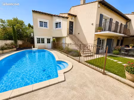maison de 7 piéces 2 logements independants piscine