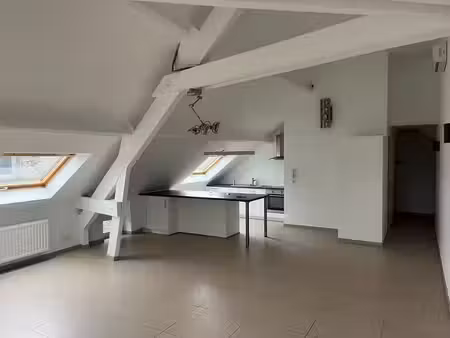 appartement 2 ch. avec poutres apparentes à gerpinnes