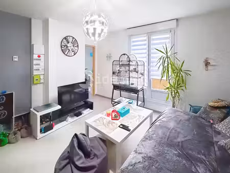 pour investisseurs : joli 3 pièces avec terrasse  cave et parking en hyper centre d'hayang