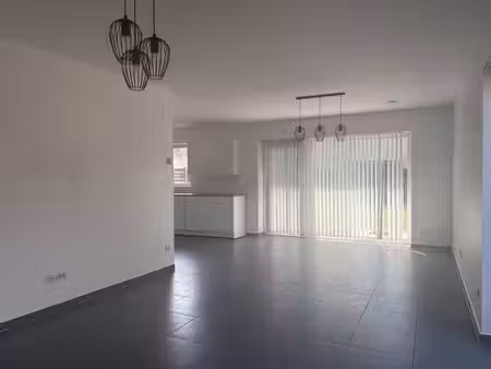 a+ halfopen woning met 3 slaapkamers  tuin en garage