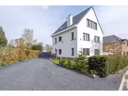 maison entièrement rénovée avec 3 unités d’habitation