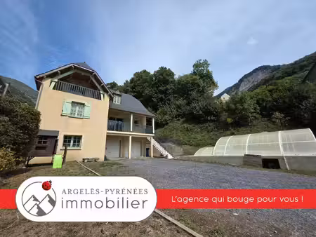 maison familiale avec piscine couverte  grand terrain clos e