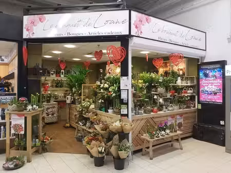 ancien magasin fleuriste dans le carrefour de froyennes