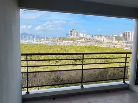 t2 vue marina etang z'abricot