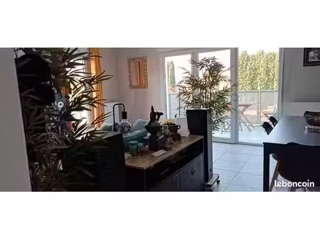à vendre t2 récent de 51 42 m2 avec balcon plein sud et parking privatif pas de frais d'ag