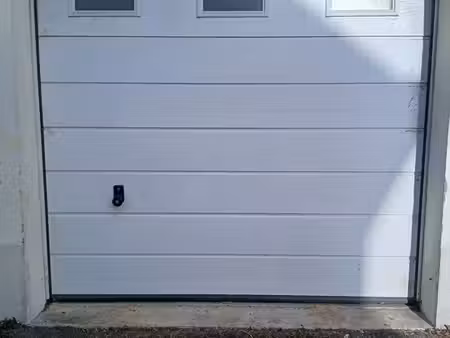 location garage (pour entreposer des meubles  du matériel)