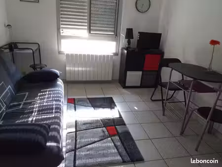 centre ville   studio meublé dans résidence sécurisée