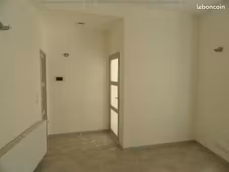 montargis centre f3. 83 m2+cour+cave. 795 cc