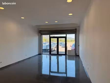 local commercial 70 m² peyrolles en provence