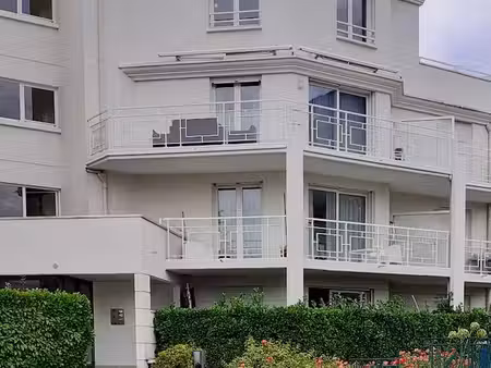 meylan à louer t1 vide + terrasse + cave