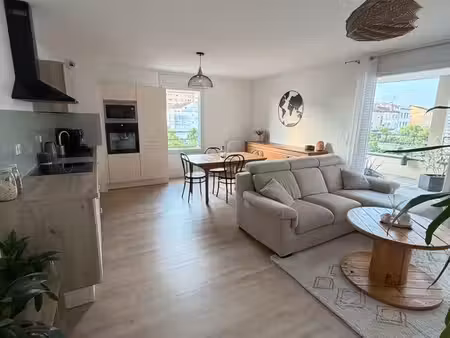 t3 de 64 m² avec loggia – résidence récente (2018)